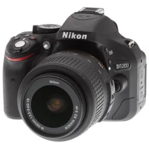 NIKON 5200 CAMERA