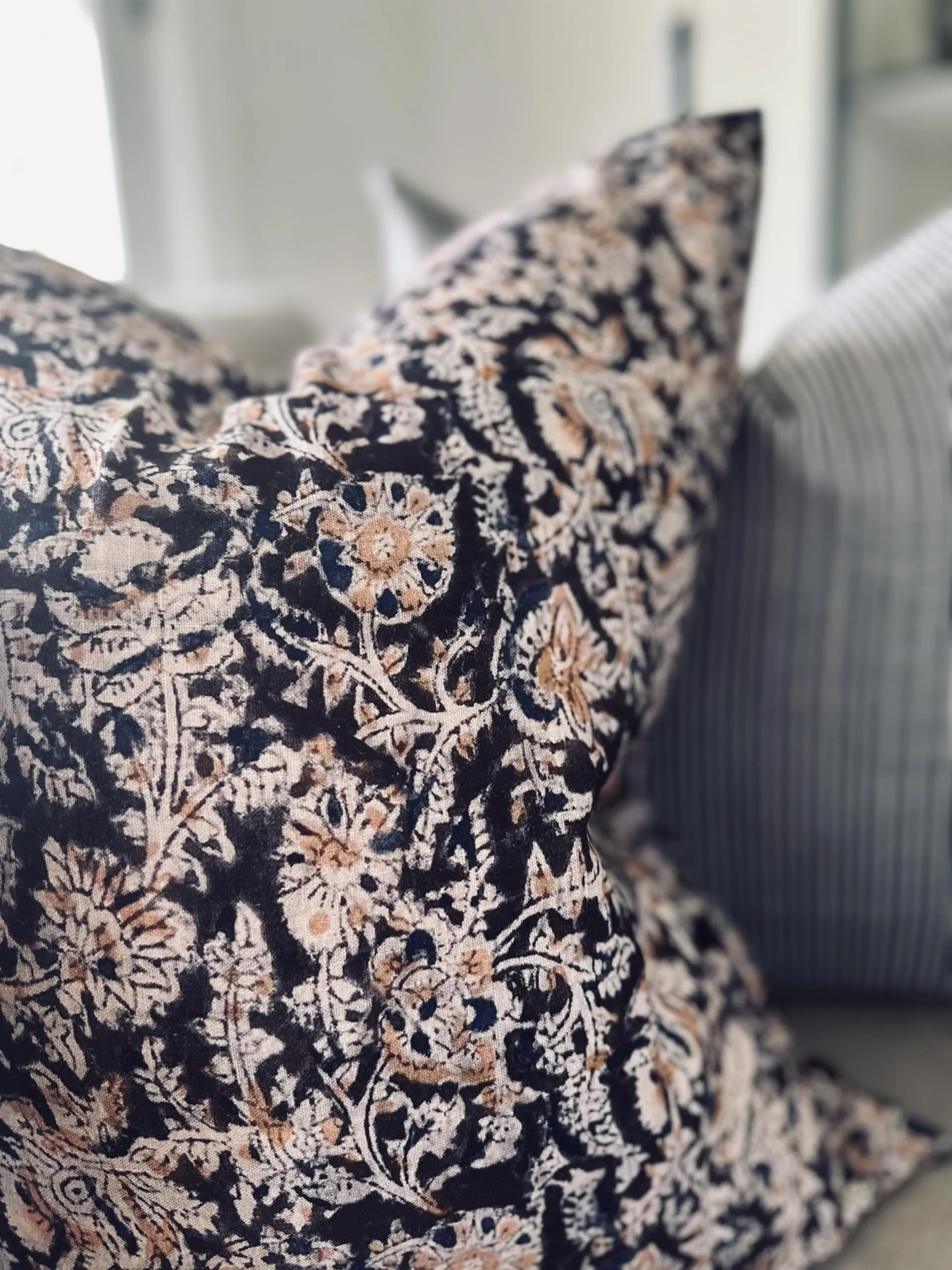 Pillow Cover 100% Linen 20 x 20 inches Double Sided Block Print with Zipper for Easy Removal Home Decor Shabby Chic Farmhouse Neutral Decorative Sofa Couch Accent (Plaid White Grey)