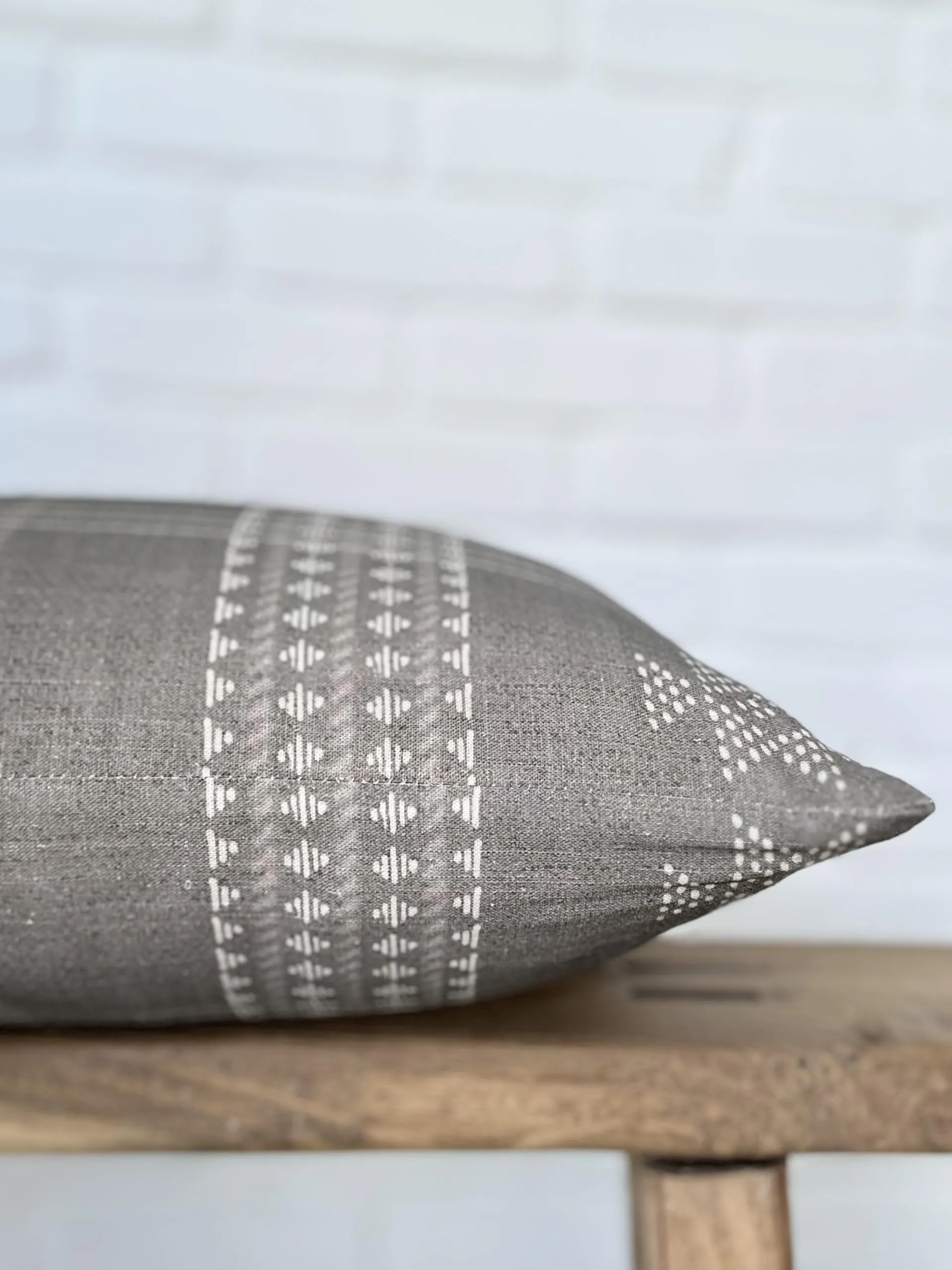 Pillow Cover 100% Linen 20 x 20 inches Double Sided Block Print with Zipper for Easy Removal Home Decor Shabby Chic Farmhouse Neutral Decorative Sofa Couch Accent (Plaid White Grey)
