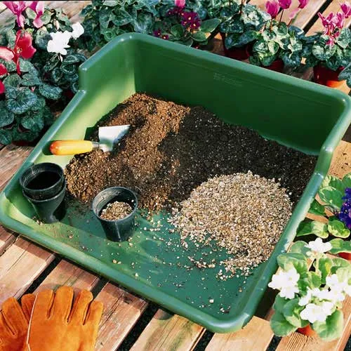 Potting Station with all plastic accessories