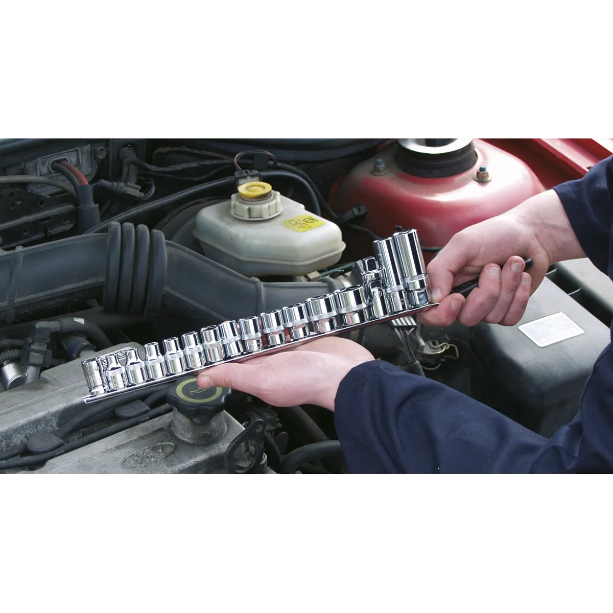 Socket Retaining Rail with 14 Clips 3/8"Sq Drive