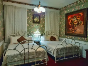 Wraith Chasers-Room 16 - Double Queen beds